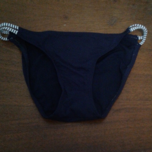 Bikini - Picture 2 of 5